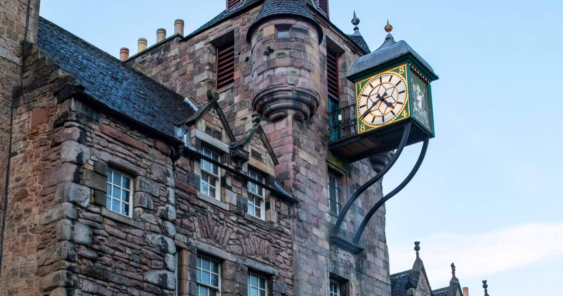 Tolbooth Tavern clock