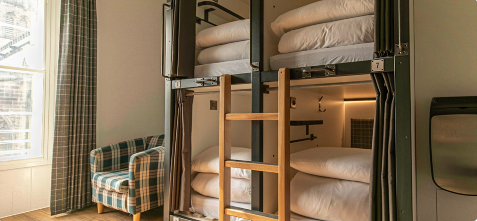 4 sleeping pod bunk beds. with curtains, clean linen and private lights, Code Hostels