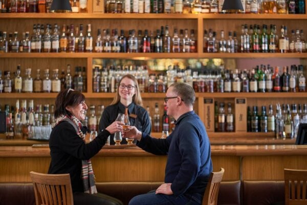 Gold Tour whisky tasting at the whisky bar ,© The Scotch Whisky Experience