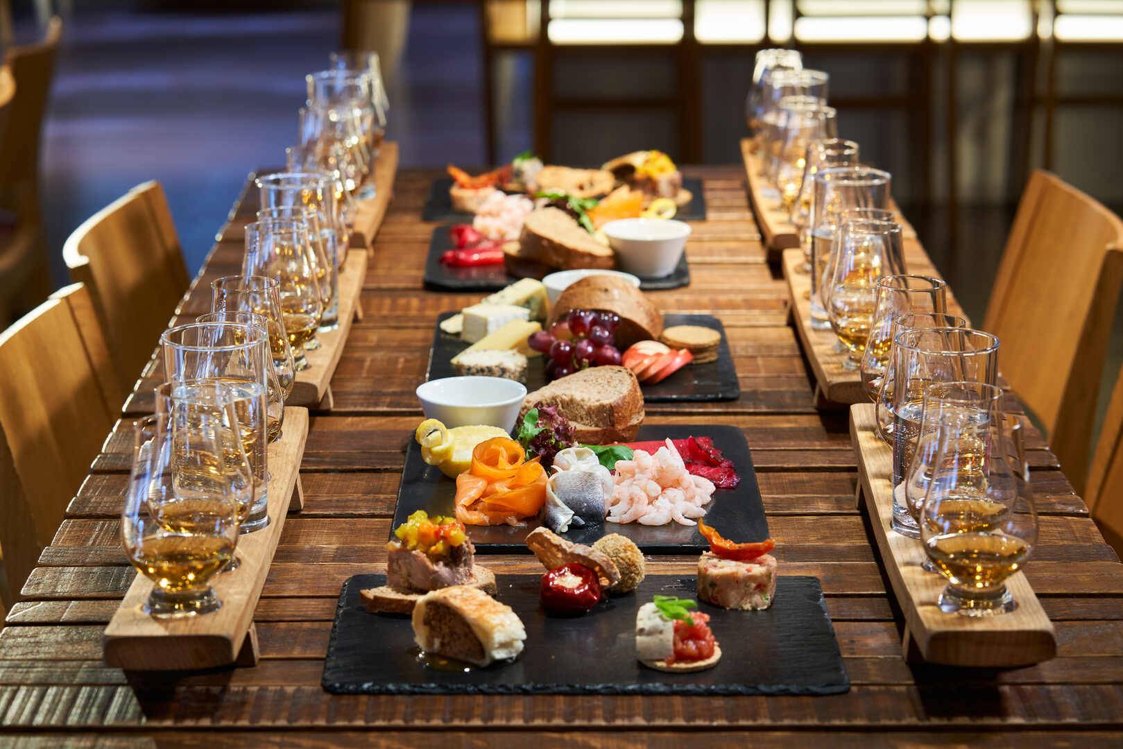 Tasting platters with whisky for tasting displayed on a table,© The Scotch Whisky Experience