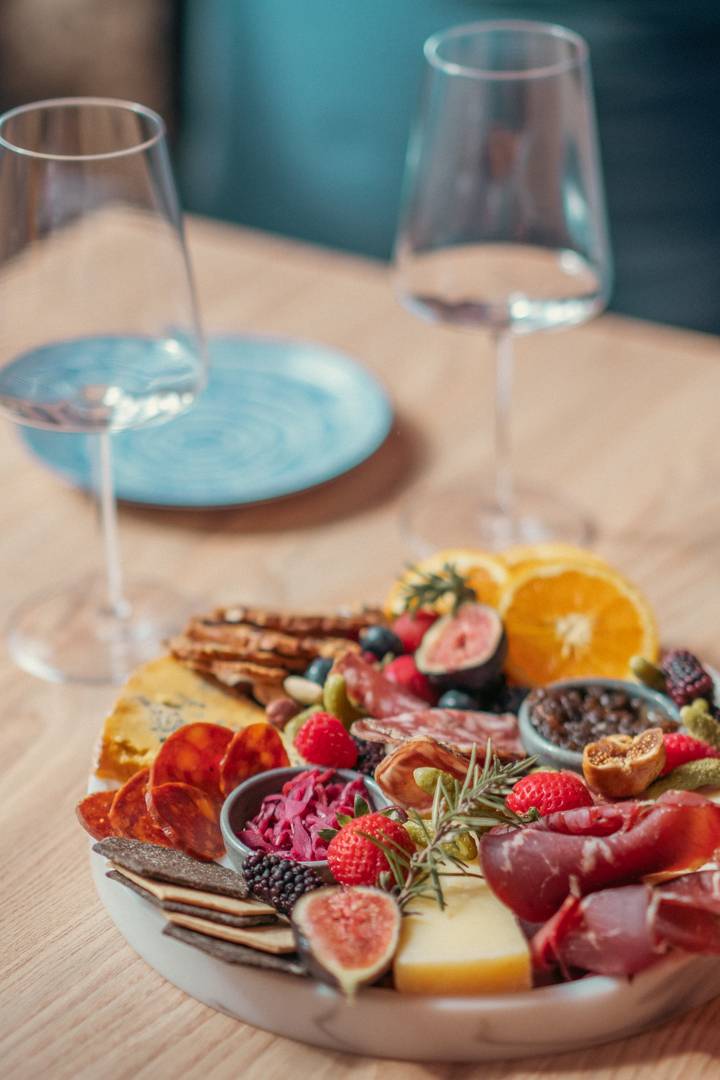 Image of two wine glasses on a table