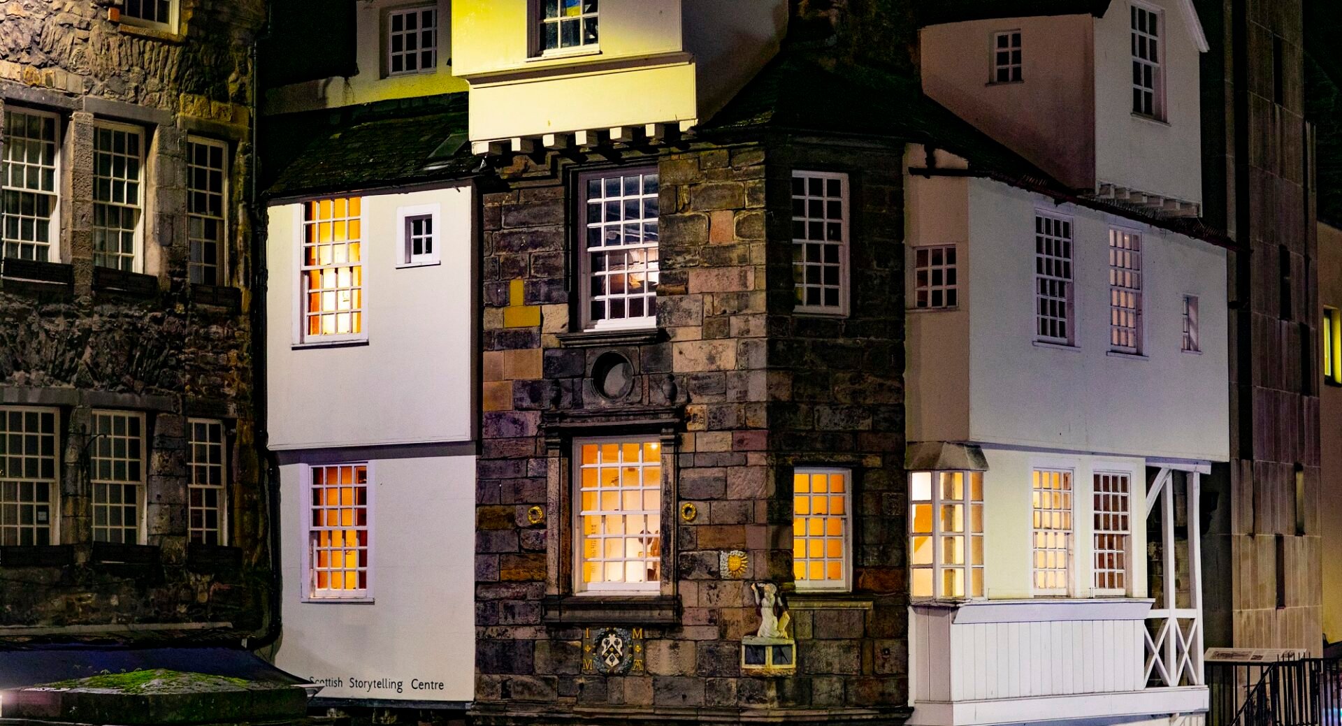 John Knox House at night