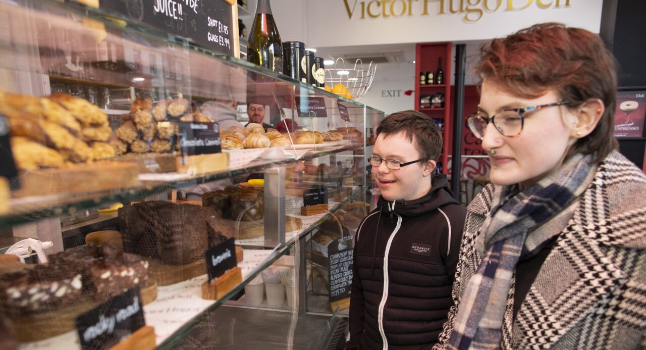 Victor Hugo choosing cakes