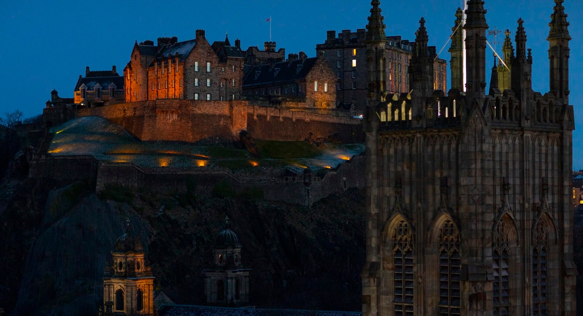 Rooftop view of Edinburgh Castle from the West end