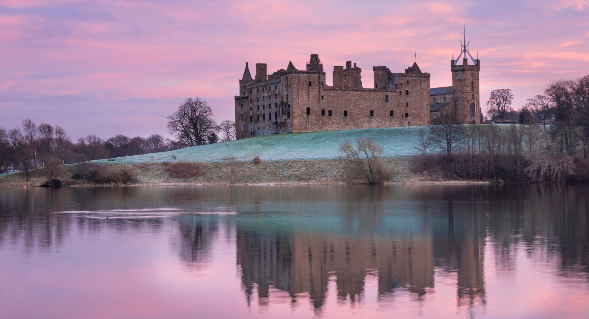 Linlithgow Palace and St Michael's Parish Church by Linlithgow Loch