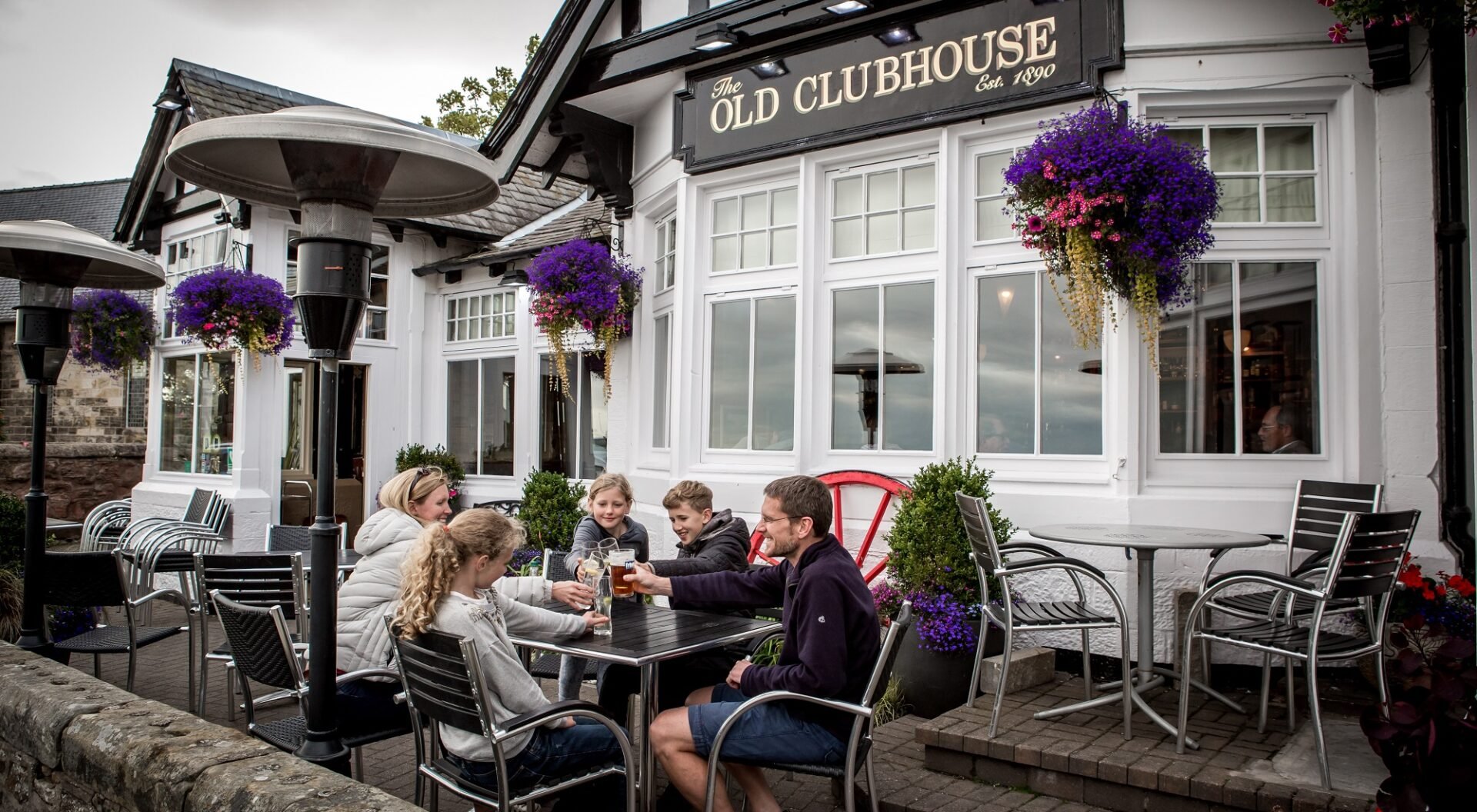 Drinks-outside-Old-Clubhouse - Visit-East-Lothian-EM