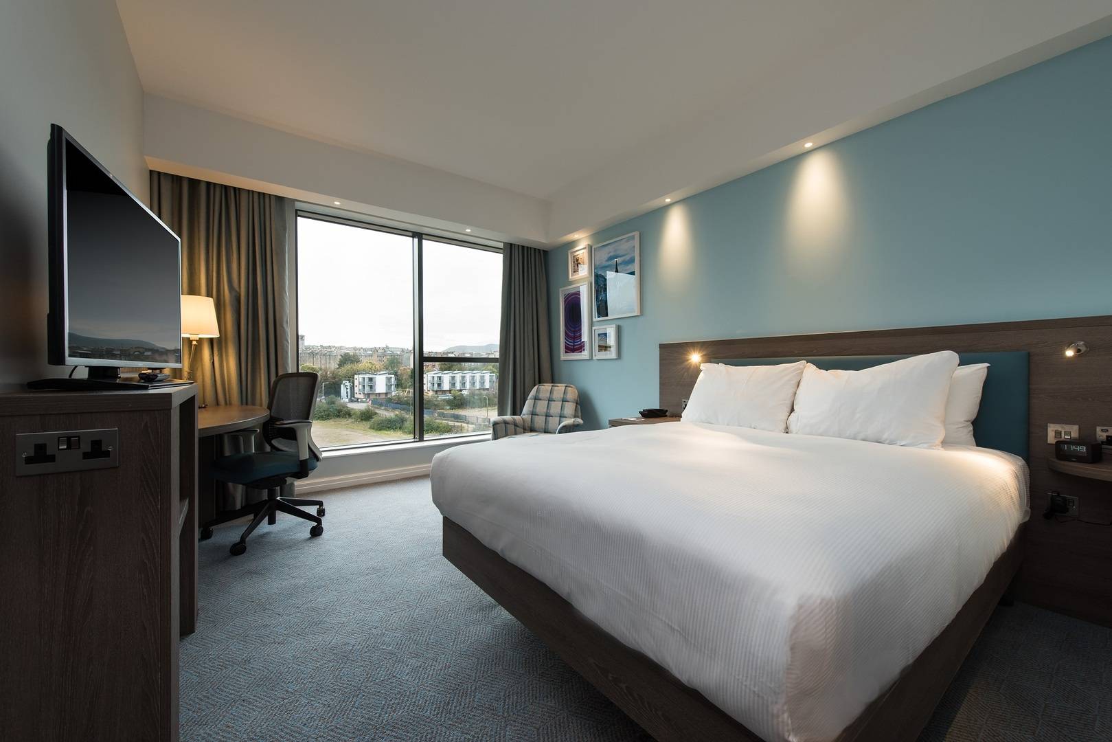 Bedroom of Hampton by Hilton