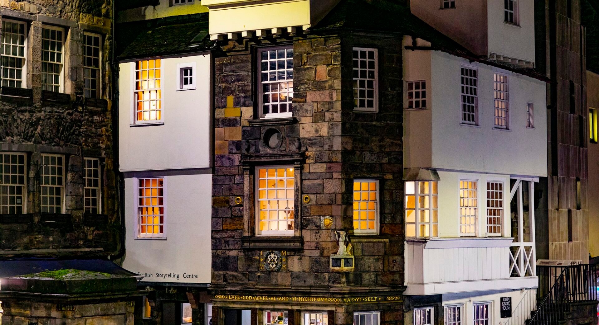 John Knox House at night