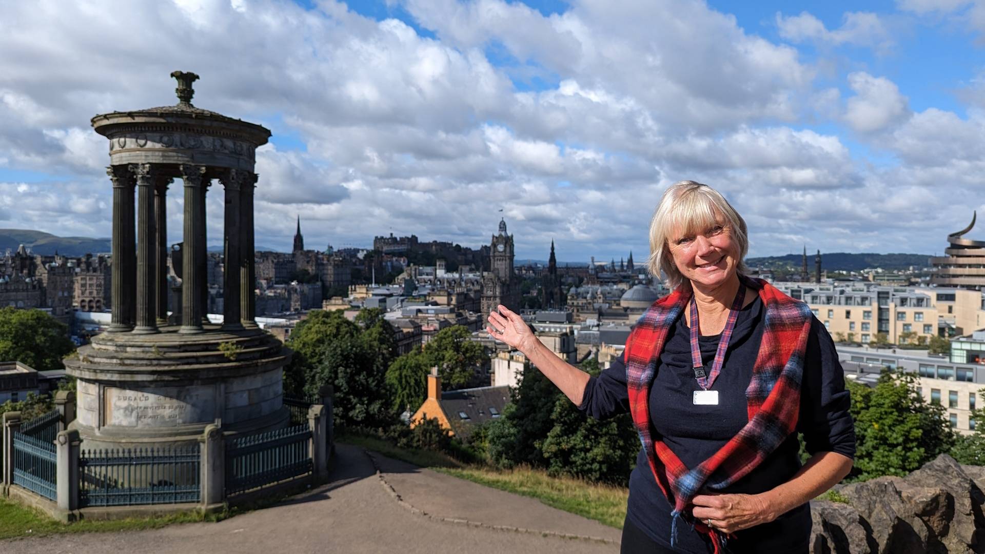 Tour guide at Calton Hill,© Tour Guide Agent