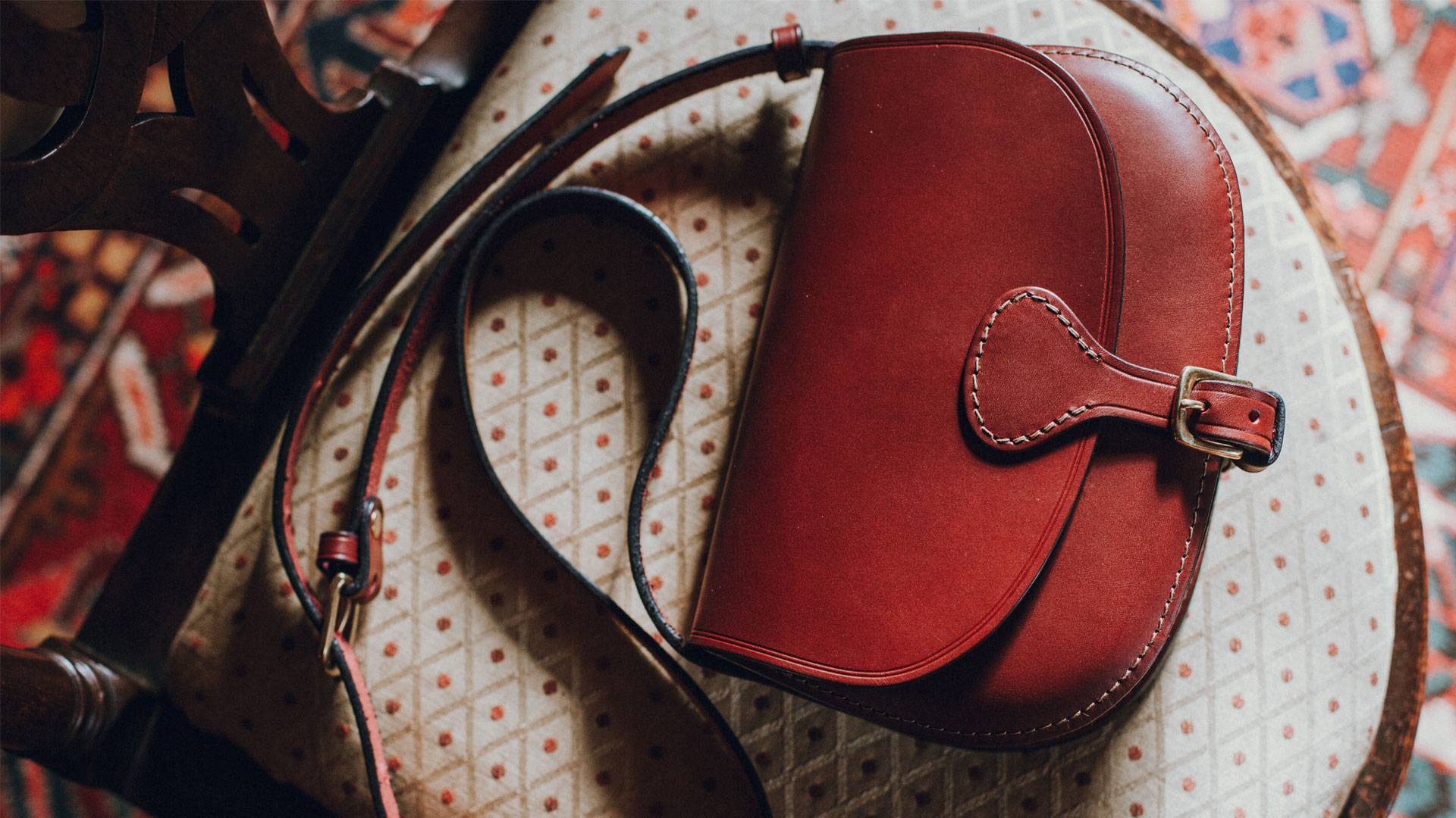 Cartridge bag in Italian saddle hide burgundy colour.