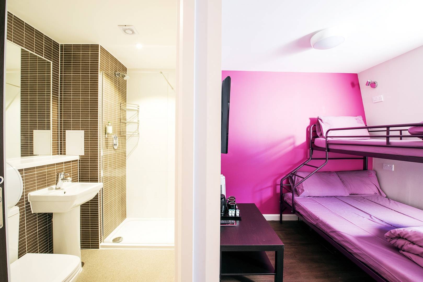 Private Room in pink