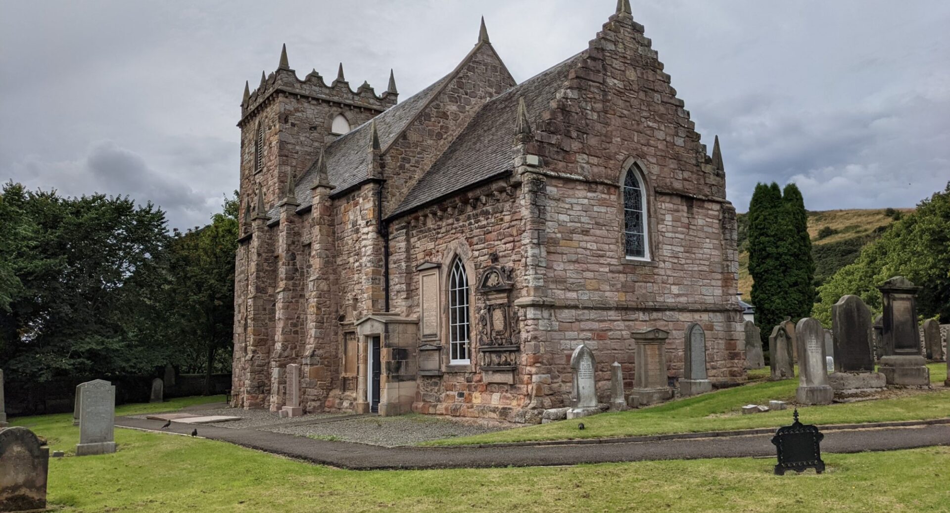 Duddingston Kirk and churchyard