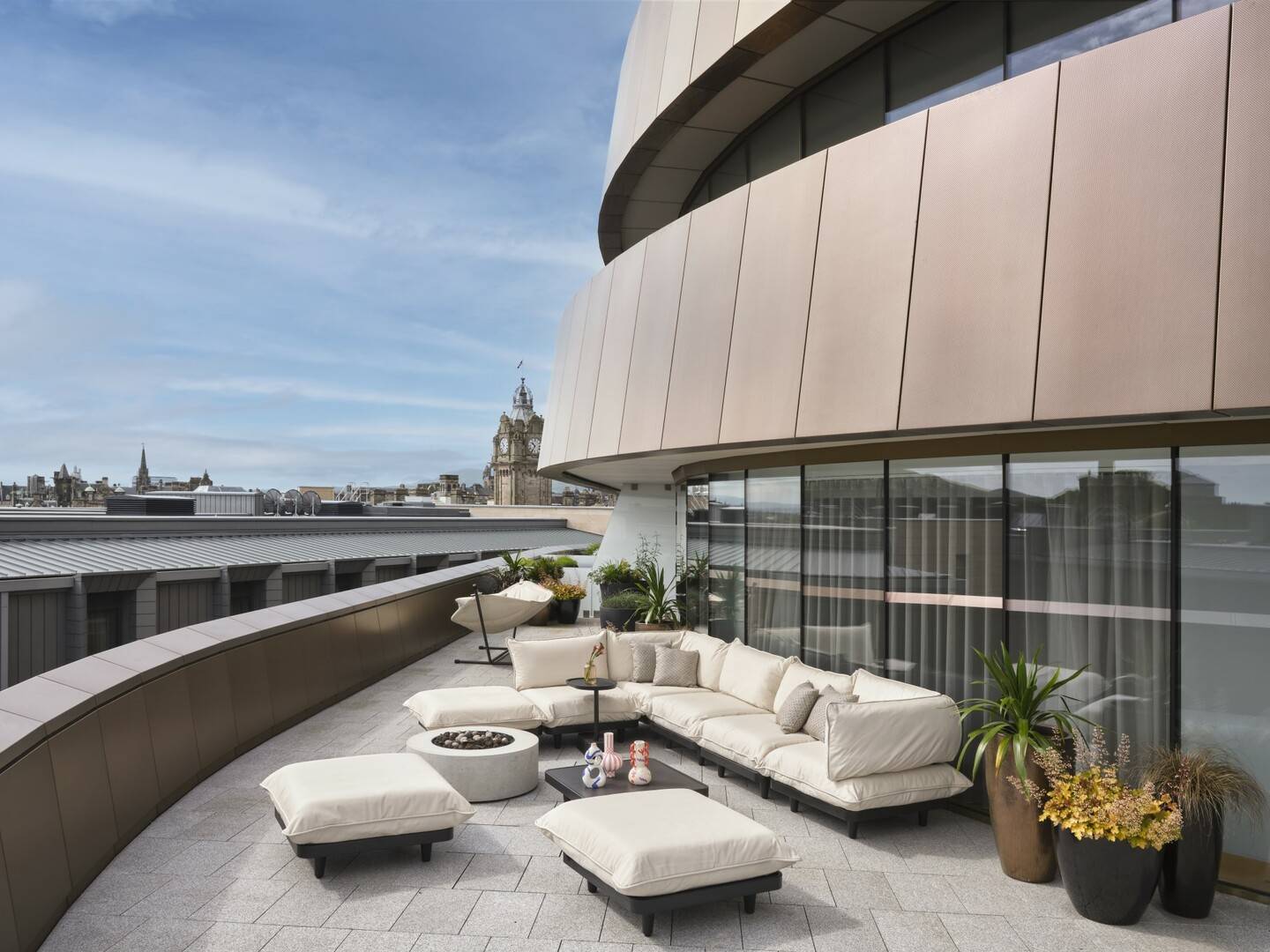 W Edinburgh WOW Suite terrace,© Marriott International Ltd