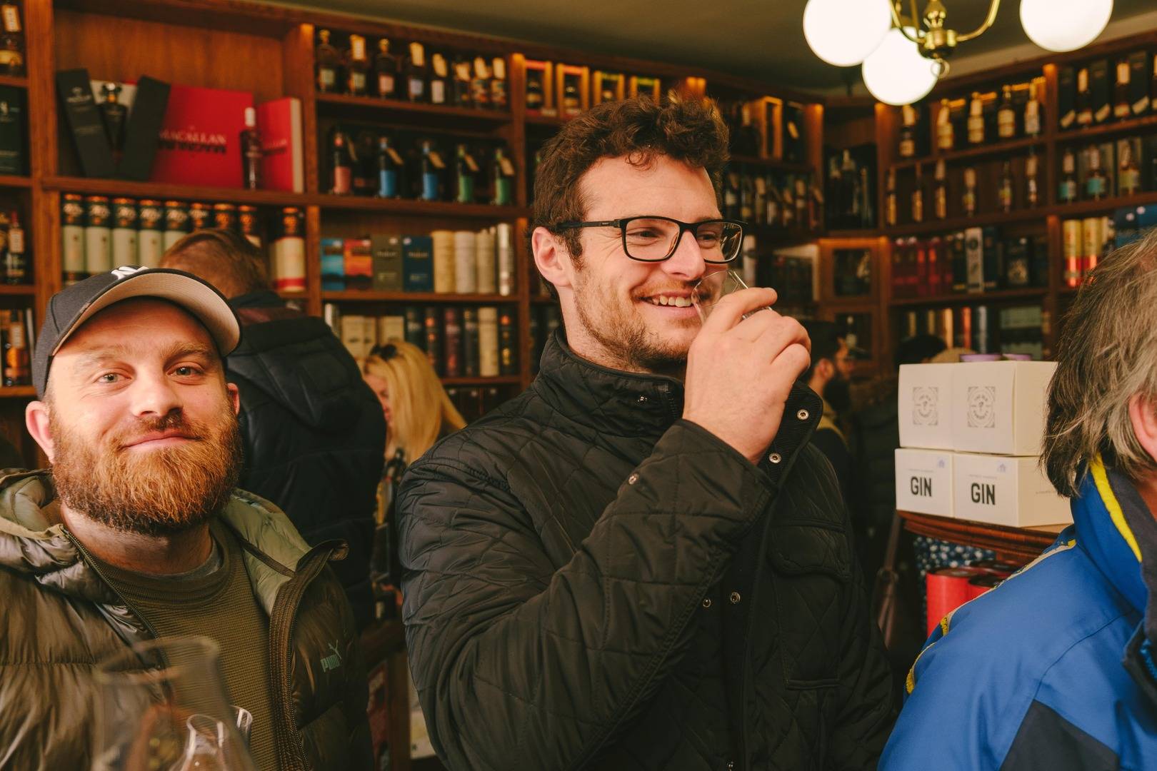 Friends having a whisky-tasting experience in Edinburgh,© Once Upon a Whisky