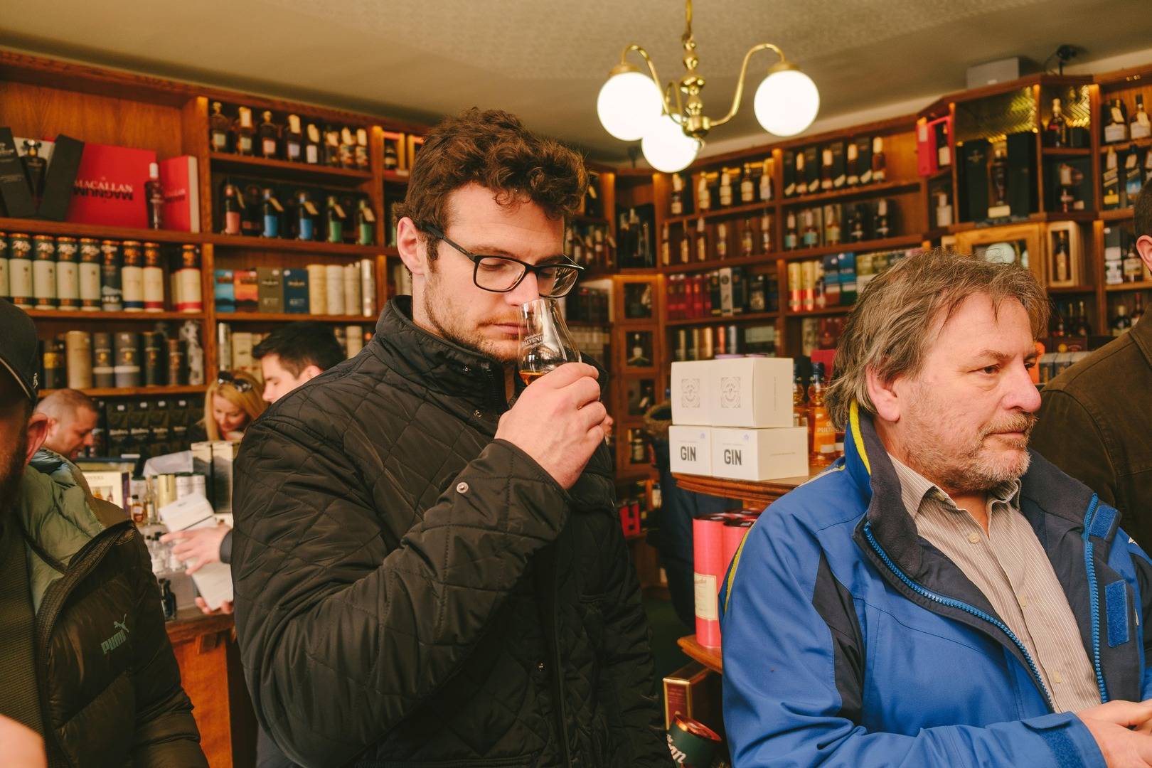 Group of friends on a whisky tour in Edinburgh,© Once Upon a Whisky