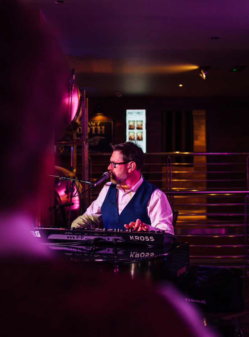 Picture of pianist playing at "Howl at the Moon" event at Brewhemia