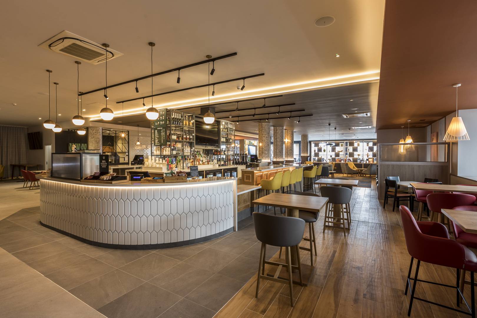 Bar and Sitting area at Holiday Inn