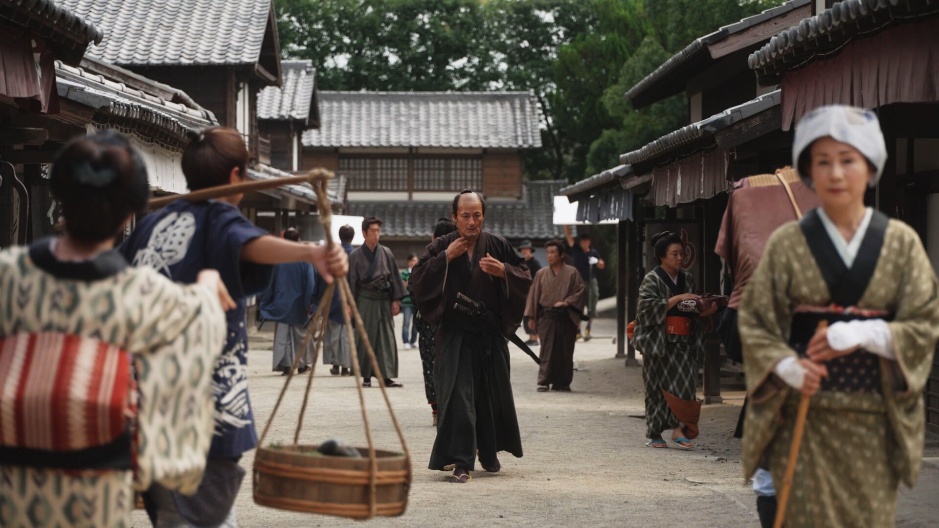 A street of people, all wearing traditional Japanese clothing