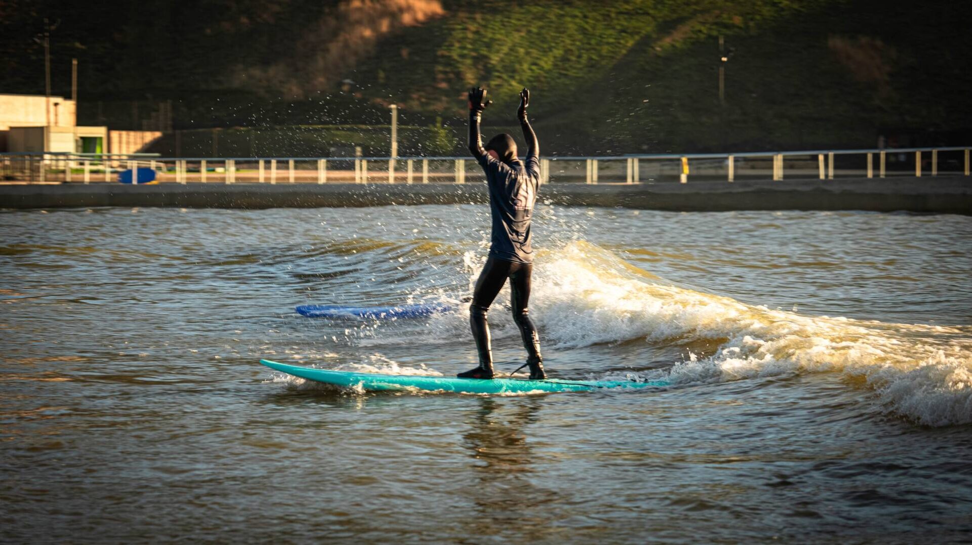 Surf Lesson,© Lost Shore Surf Resort