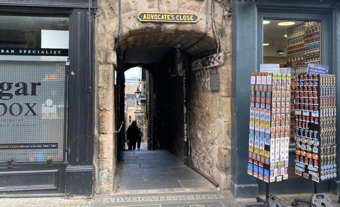 Entrance to Advocates Close from the Royal Mile