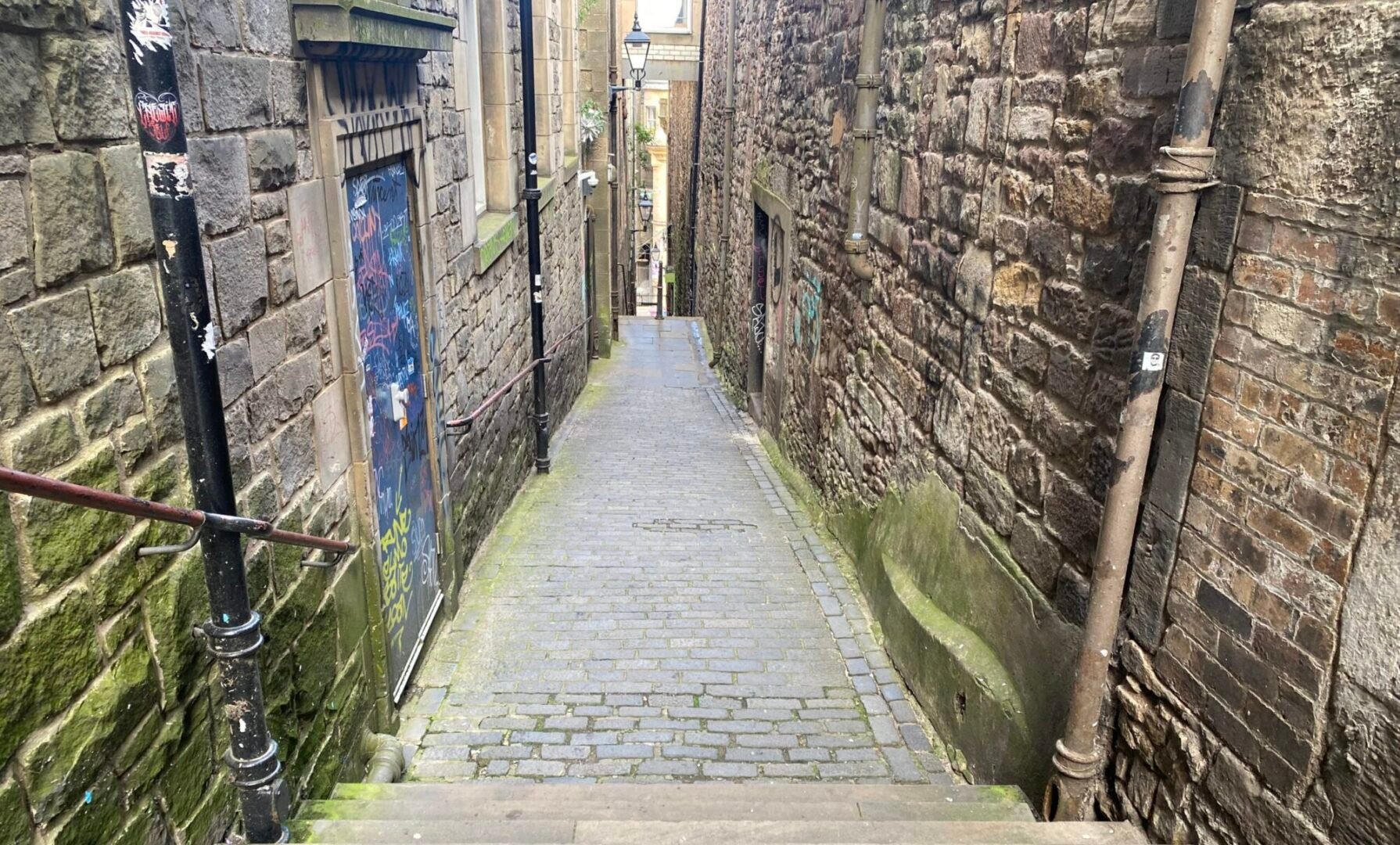 Anchor Close from Royal Mile