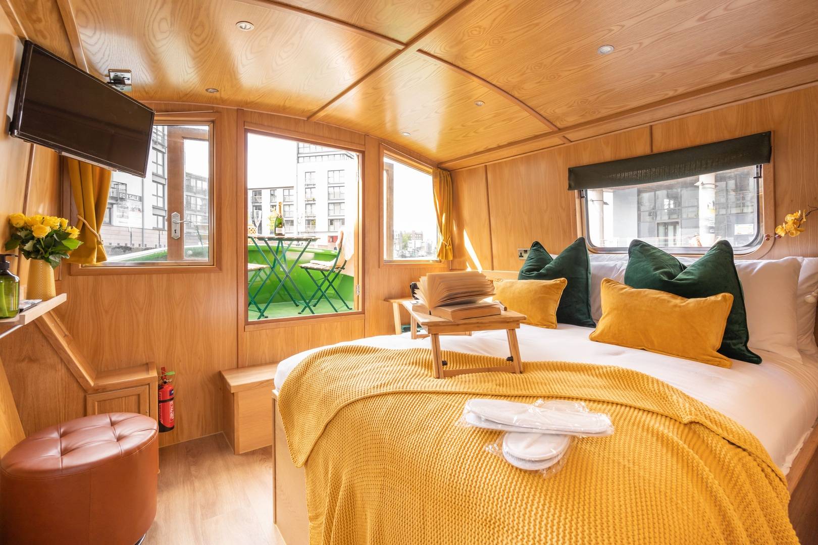 Bedroom in The Four Sisters Boatels