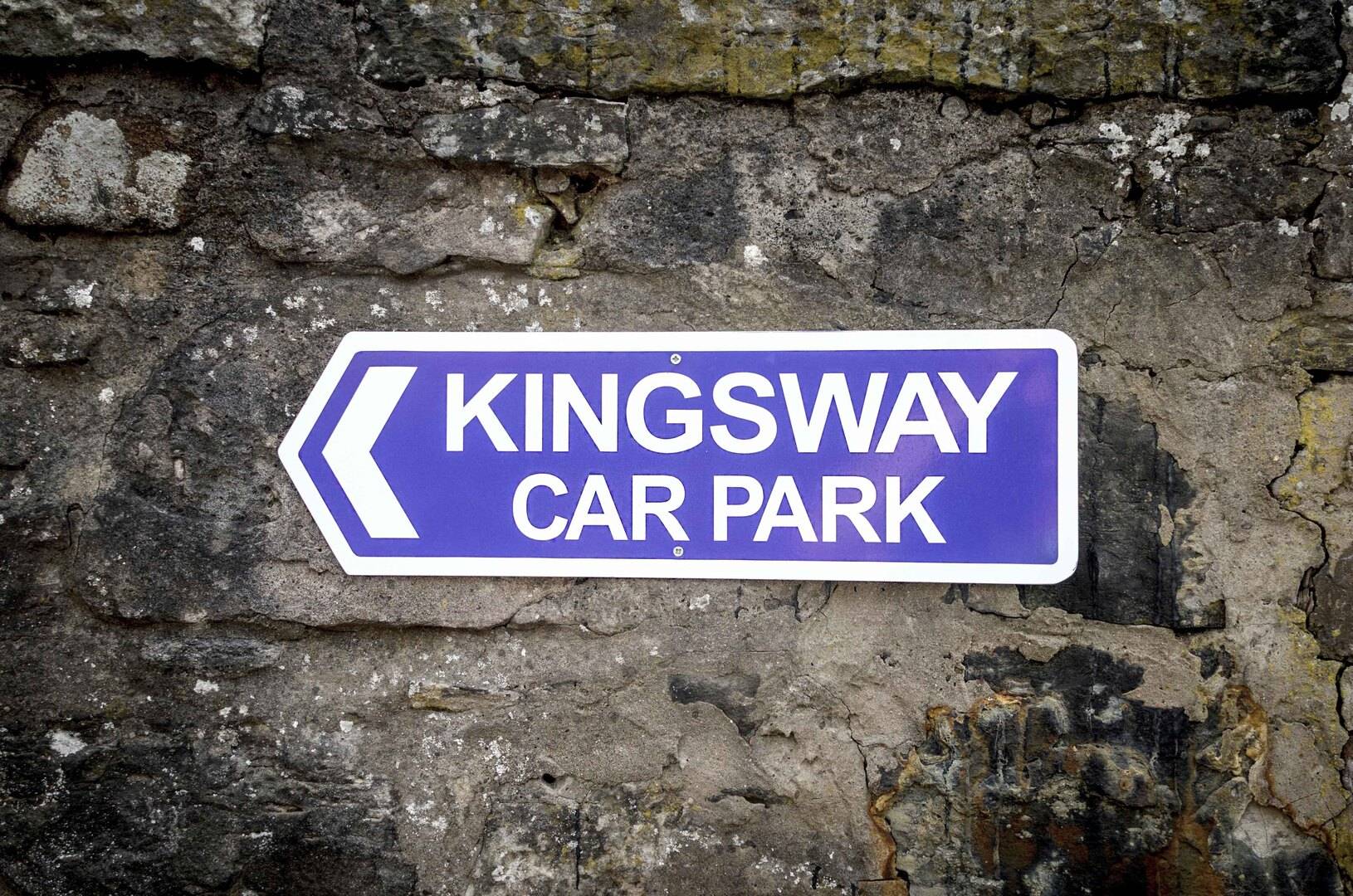 Car park sign for Kingsway Guest House