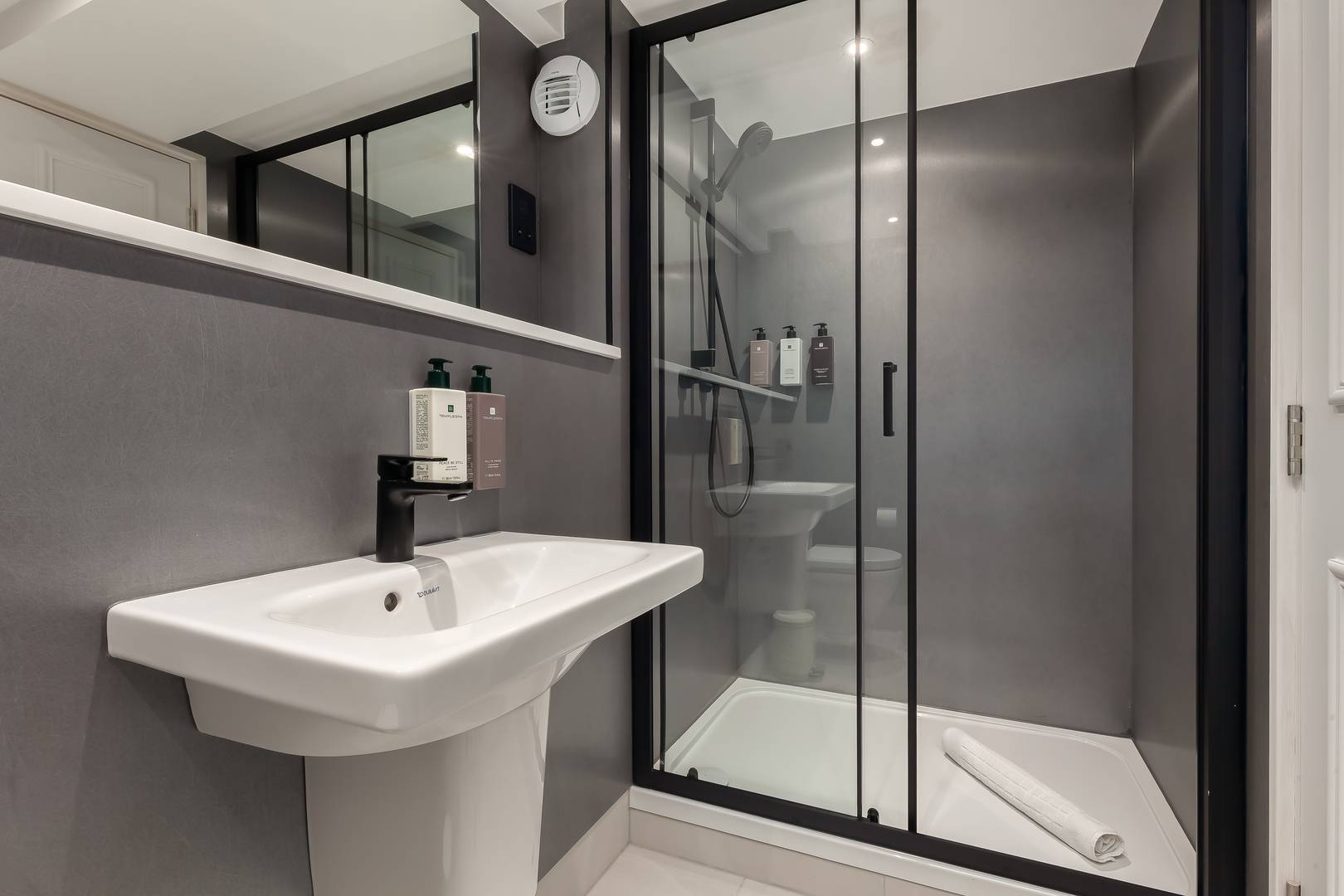 Destiny Scotland Apartments shower,© Destiny Scotland