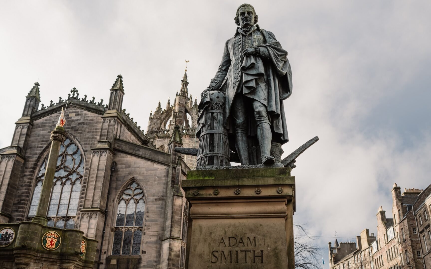 Adam Smith statue with St Giles In background
