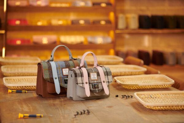 Islander workshop with 2 handbags