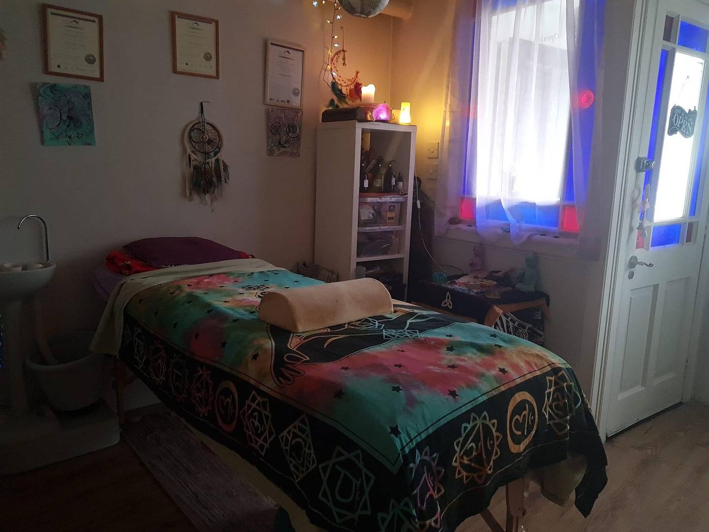 The treatment bed,© Yes