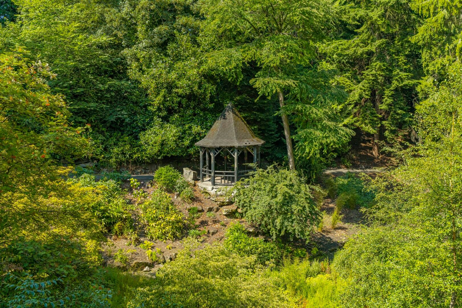 A seated area set in amongst the trees at Pittencrieff Park in Dunfermline.