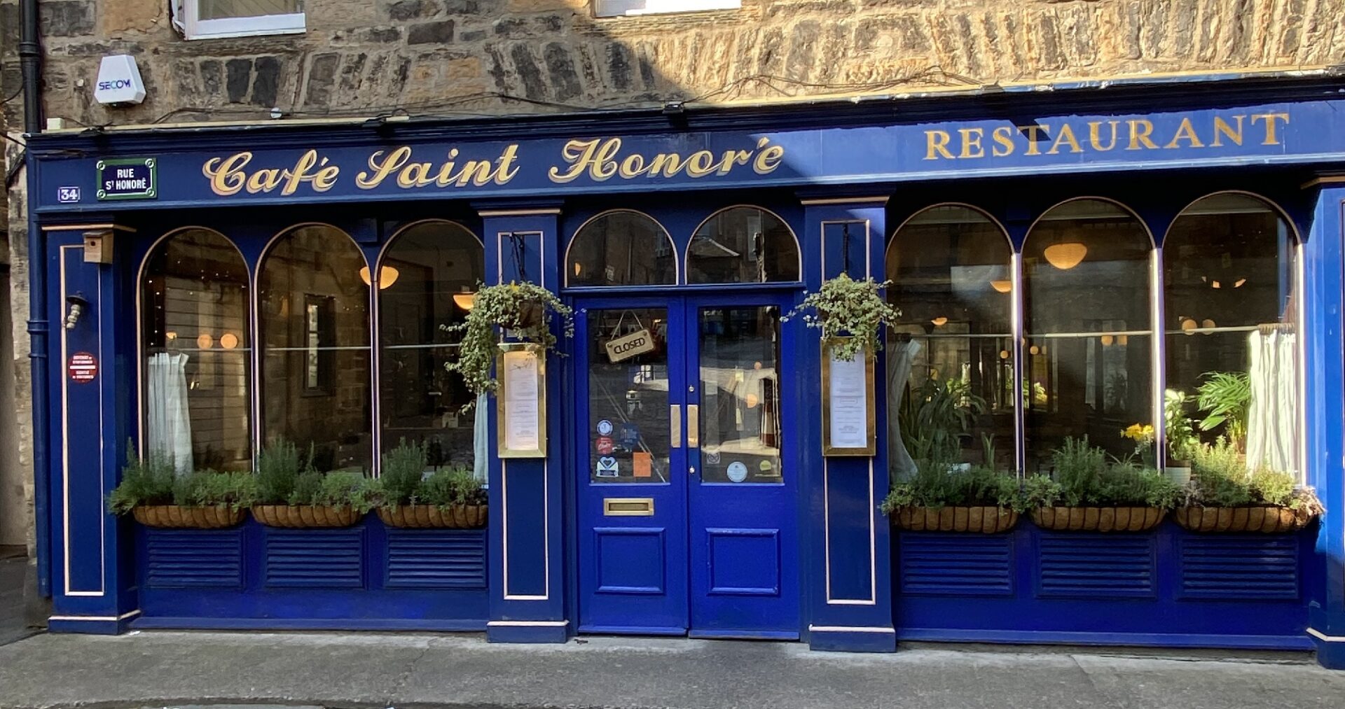 Cafe saint Honare exterior