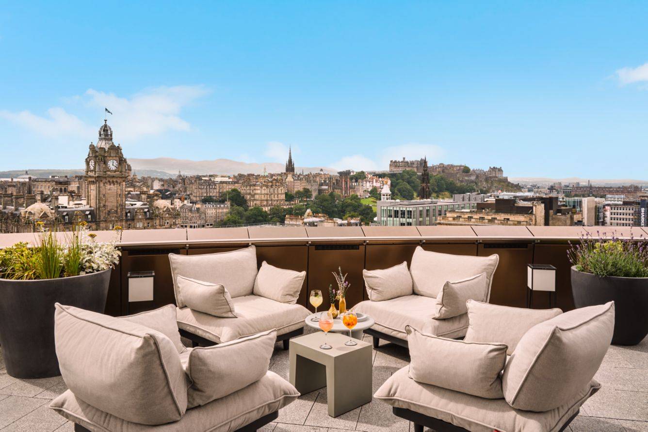 W Deck,© Marriott International Ltd