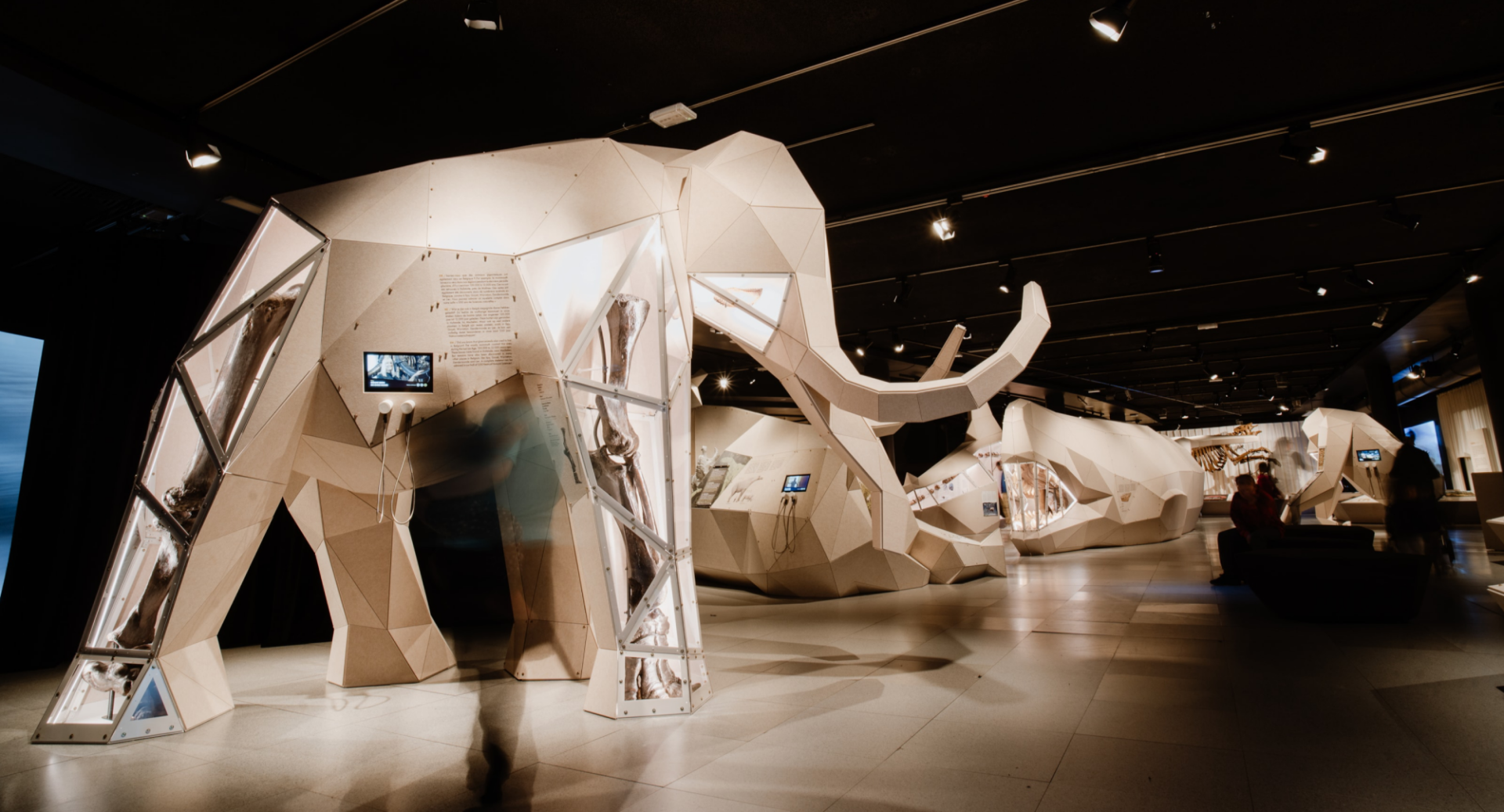 Life-sized 3D sculpture of a mammoth.