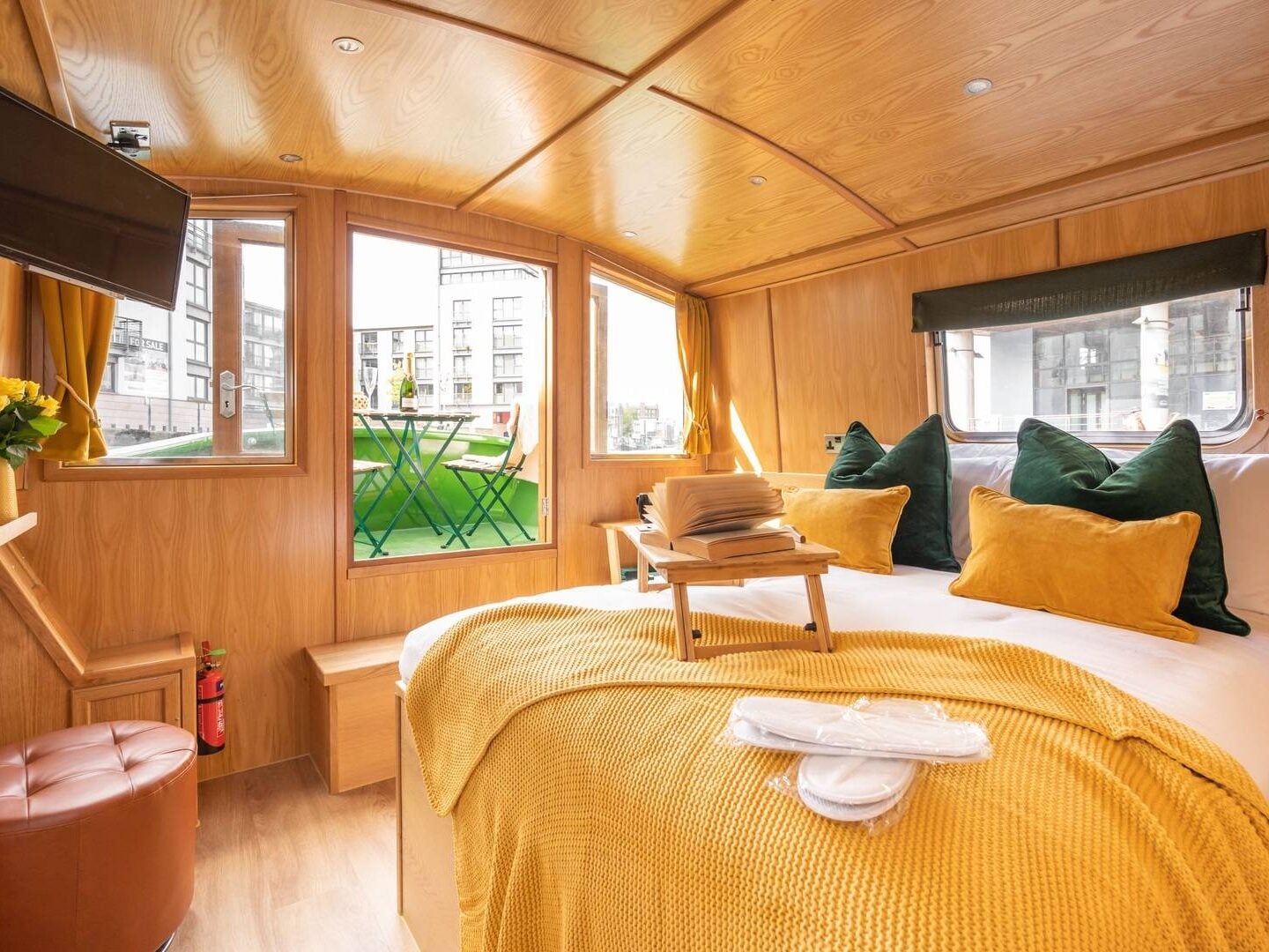 Bedroom in The Four Sisters Boatels