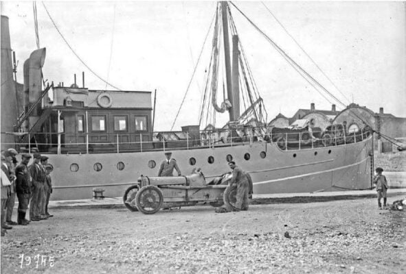 Kenelm Lee Guinness with his Sunbeam 350hp, later known as The Blue Bird, courtesy of the Guinness Family Archives