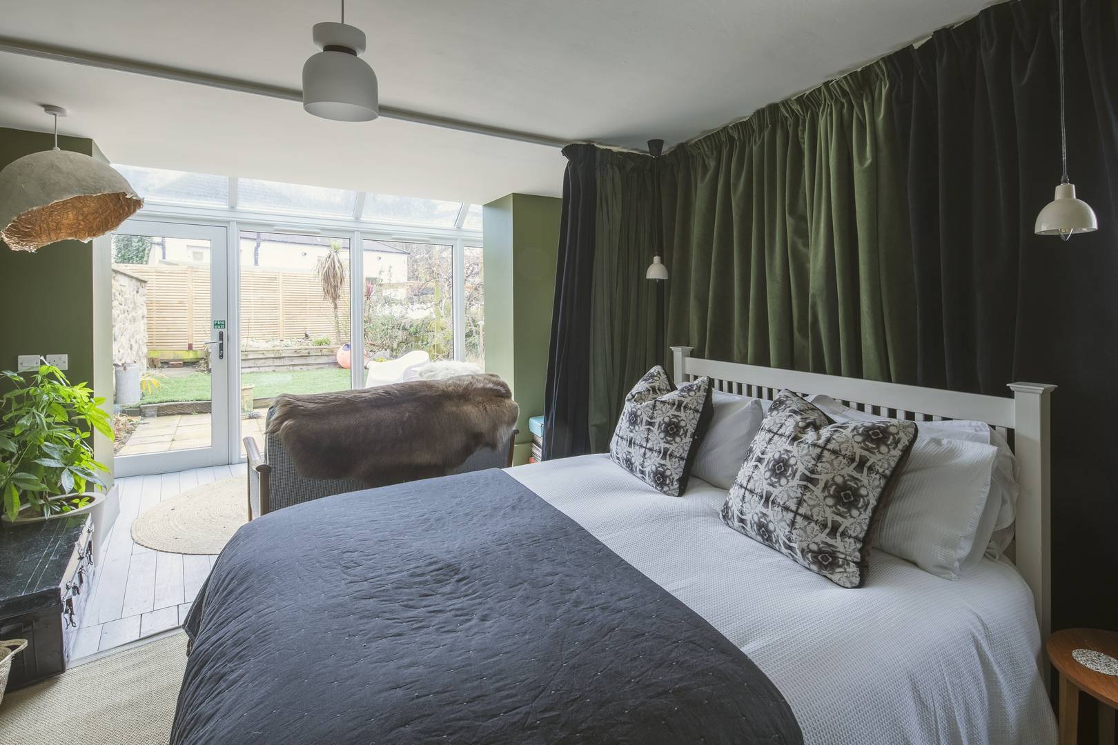 no_4_townhouse bedroom