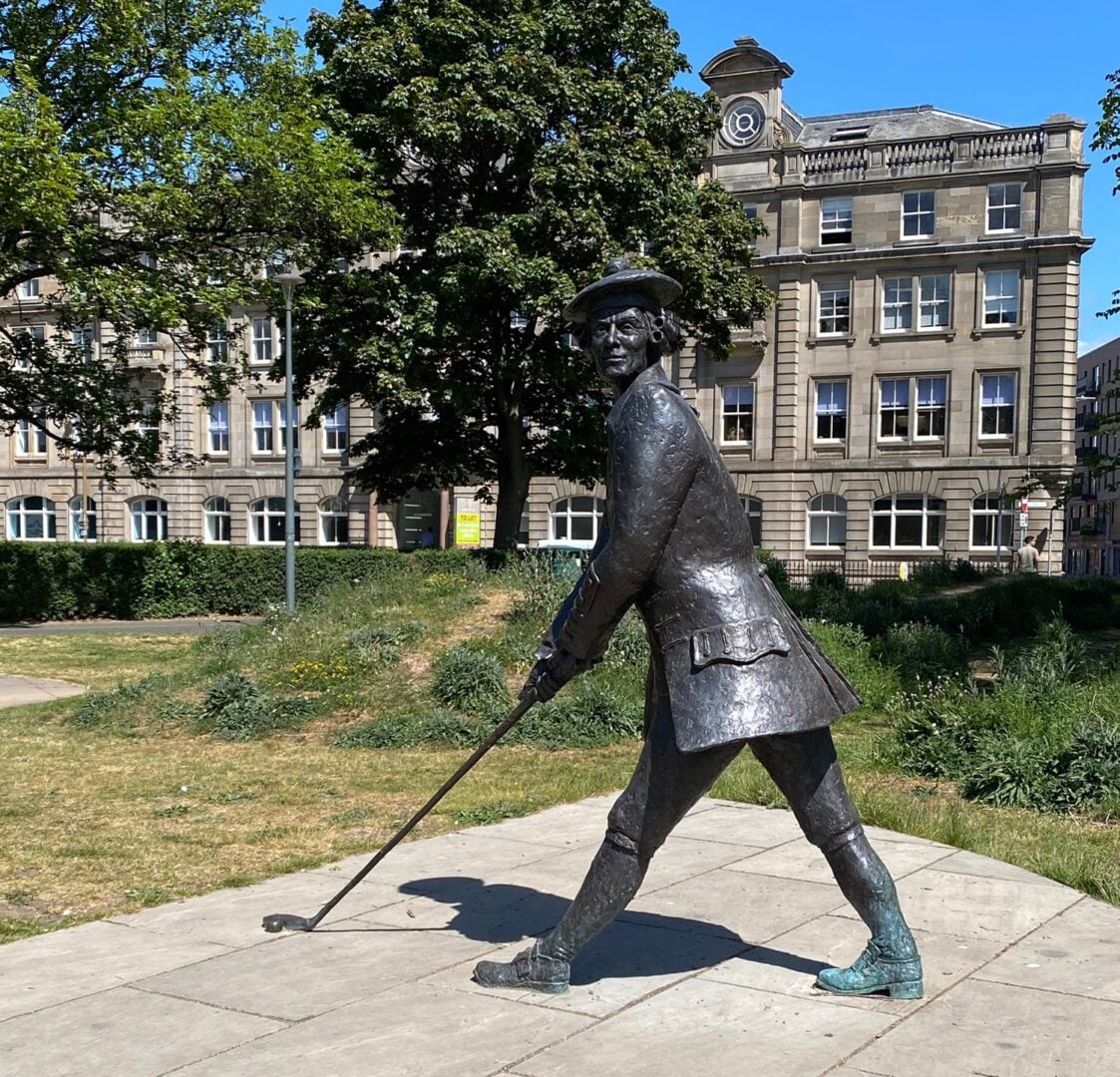 Golf sculpture on Leith Links