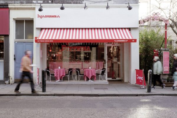 outside civerinos stockbridge restaurant with glass window and outdoor seating,© Civerinos