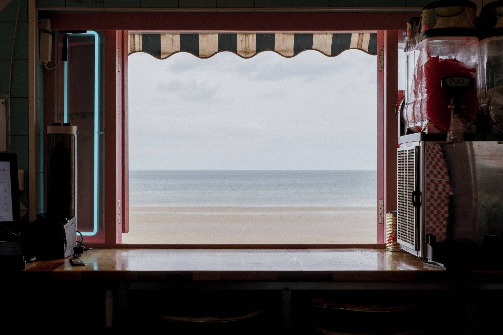 looking out of window to Portobello beach,© Civerinos