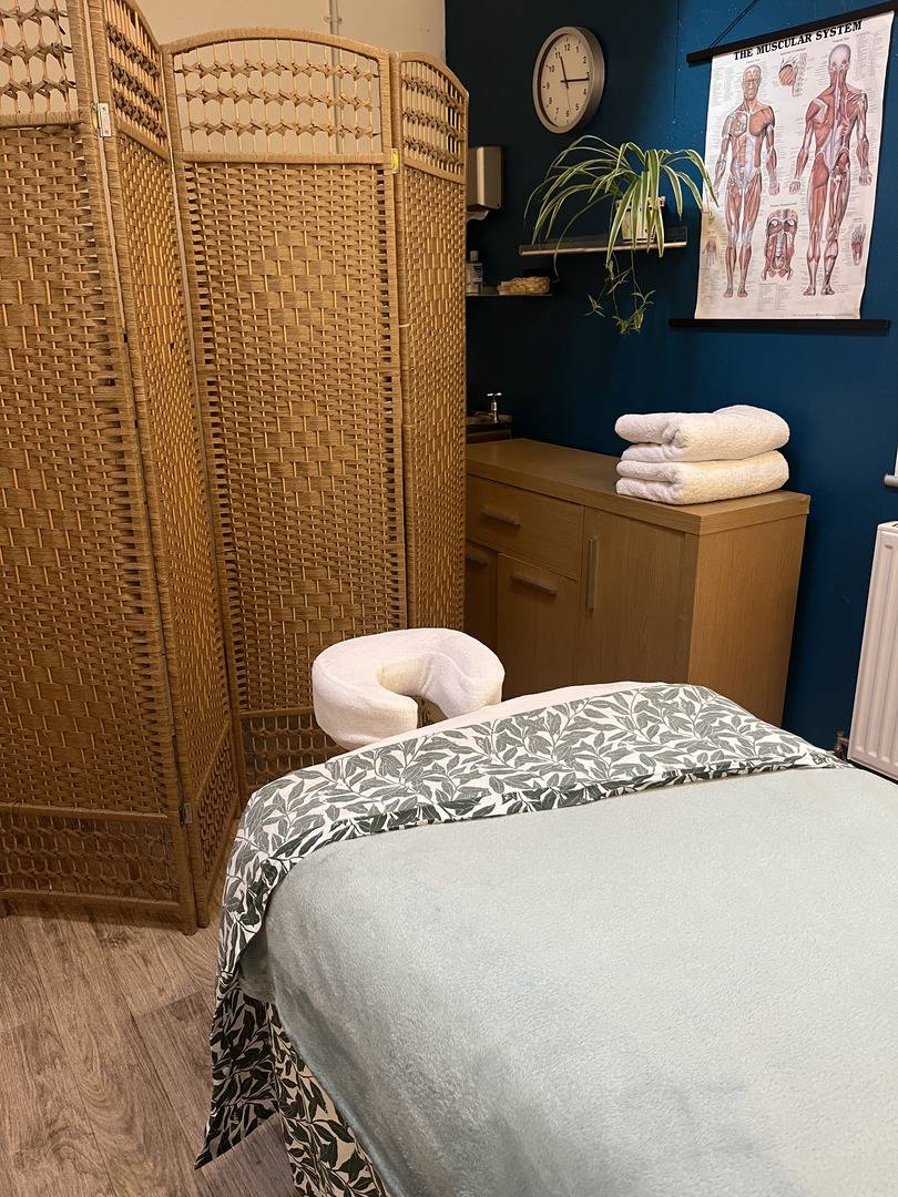 Massage couch with towels