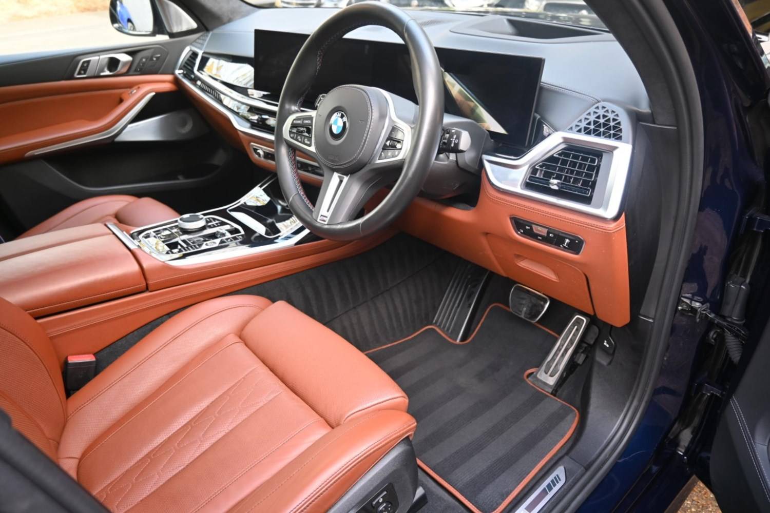 BMW X7 M60i SUV ,© John Mowbray Executive Travel