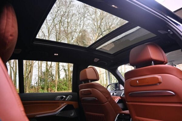 Panoramic sunroof ,© John Mowbray Executive y