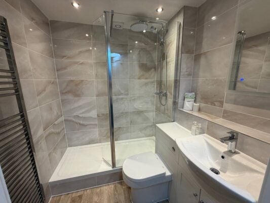 Sonas guest house bathroom