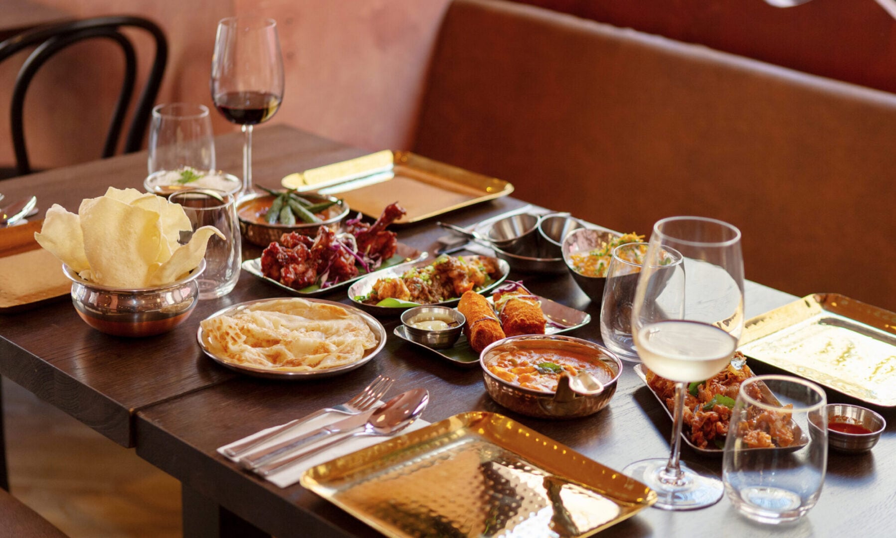Table set with food for 4 at Tamil Teru