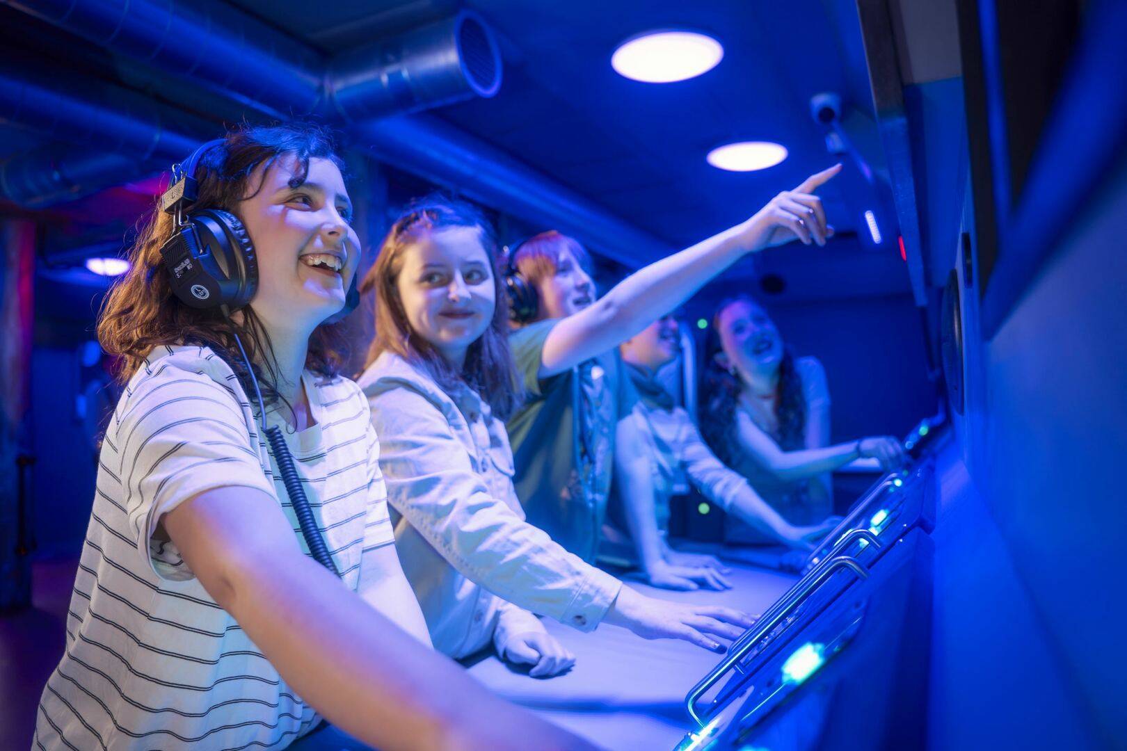 group of young people trying to solve Team Machine escape room problem