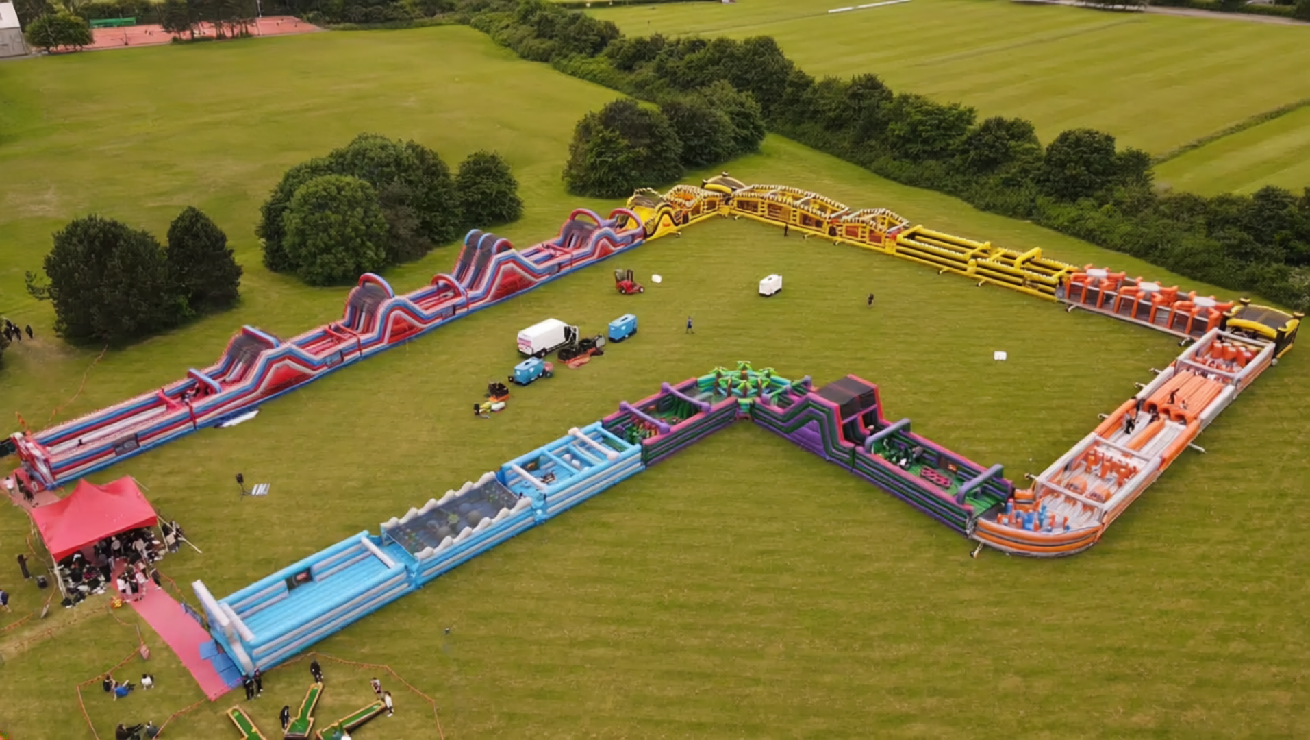 Ariel view of a course laid out in the middle of a grassy area.
