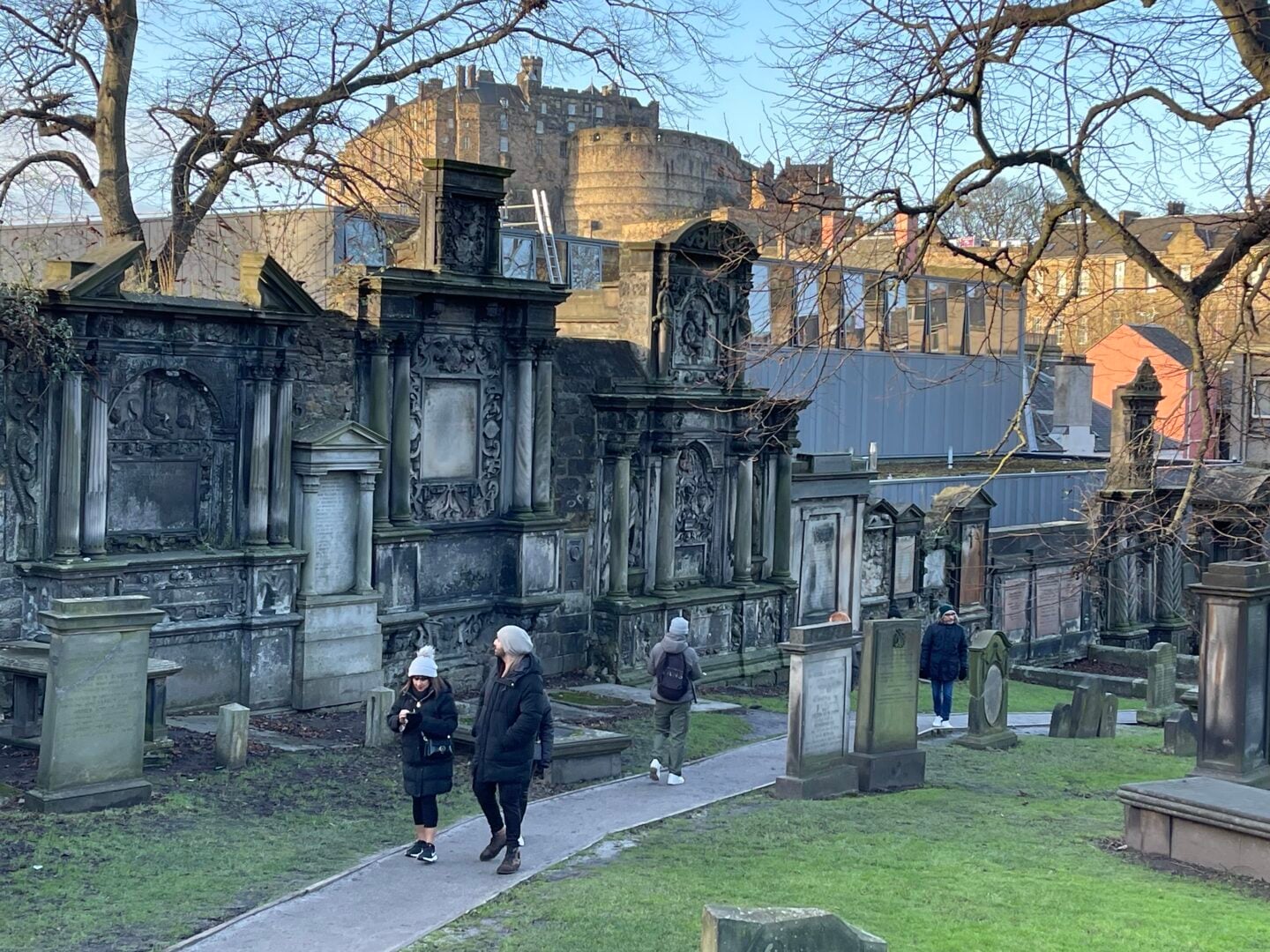 Edinburgh castle in the backdrop of Edinburgh Castle