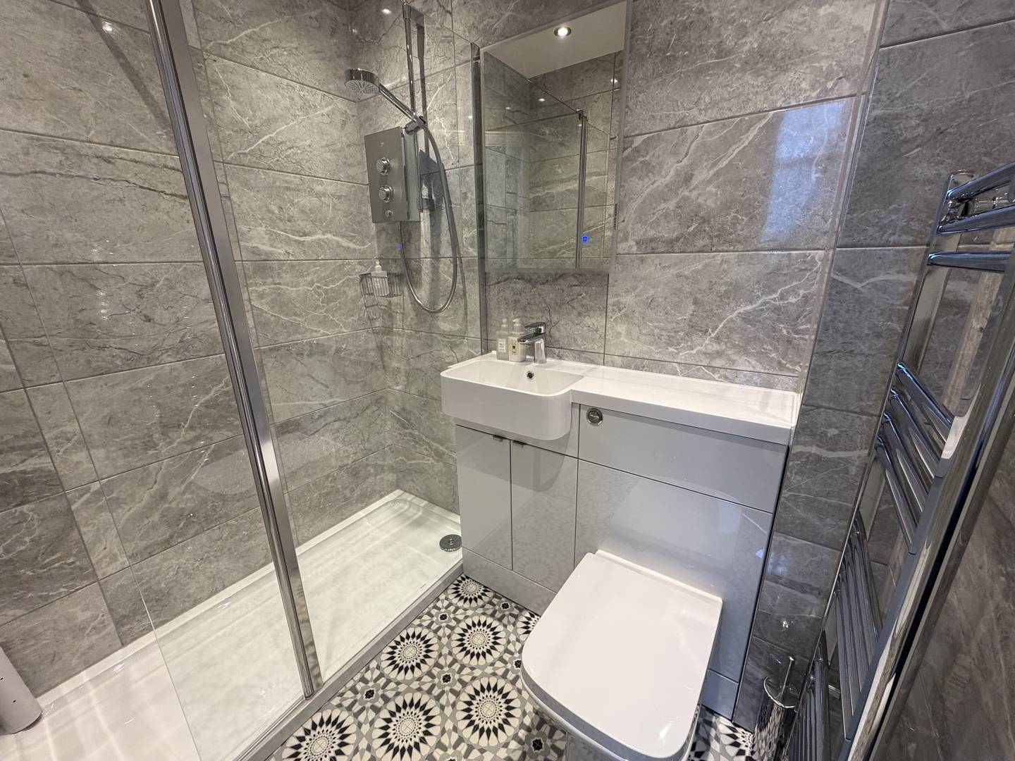 Grangeview Guest House Bathroom
